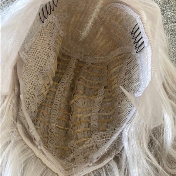 💫24” WHITE BLONDE  MIDDLE PART WAVY LACE FRONT WIG💫 *NWT*
🆕 - Picture 8 of 8